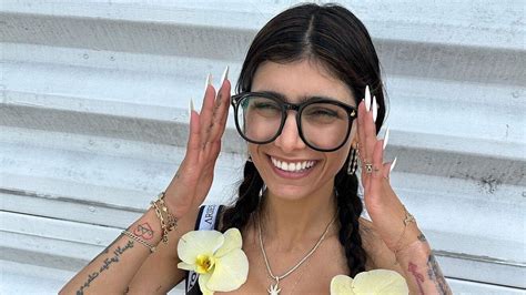 videos porno de mia kalifa|Mia Khalifa